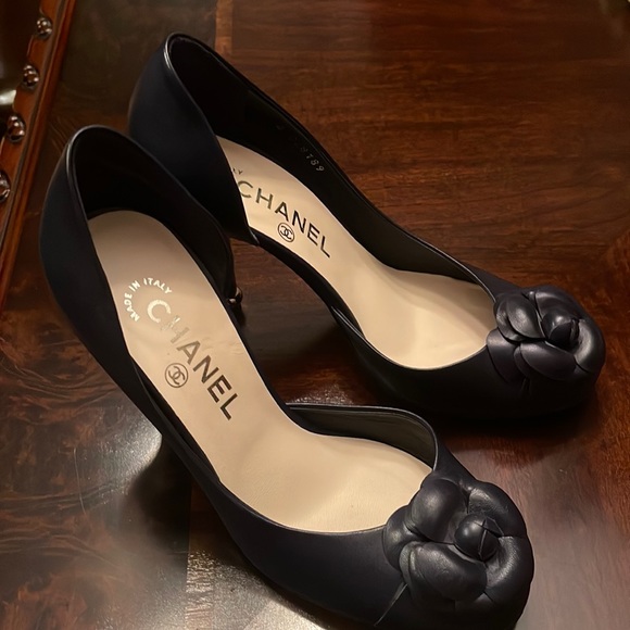 Chanel Camellia Heels - Picture 3 of 8